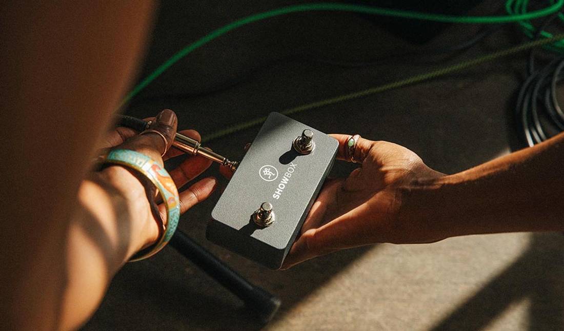 Mackie ShowBox -Alt-i-ett- 400W høyttaler m/batteri, 6-kanals mikser og bluetooth