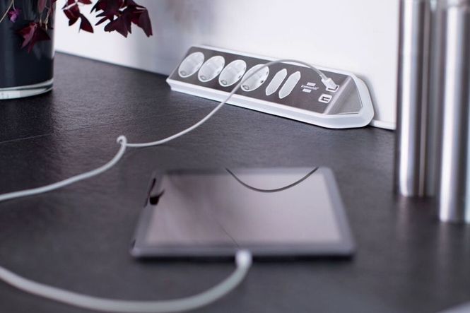 Hovedbilde Brennenstuhl Estilo Desktop-Power, 6-veis strømforgrener, 2 USB-porter, Sølv/Hvit