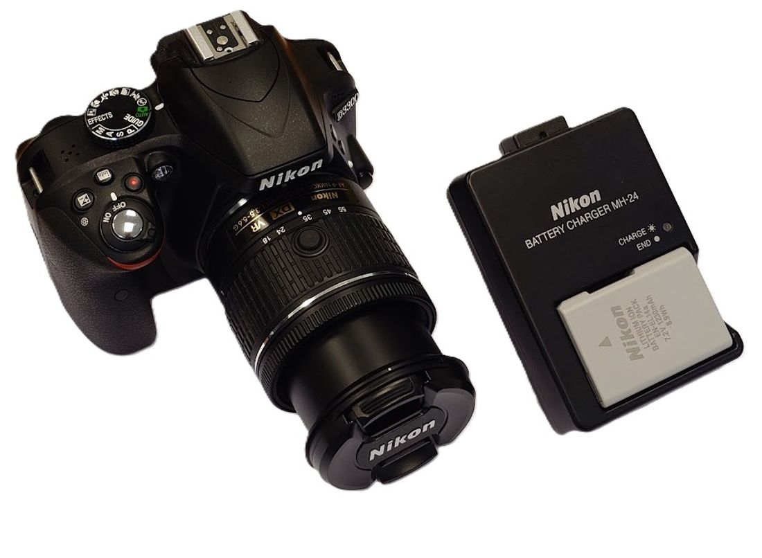 Nikon D3300 digitalt speilreflekskamera (DSLR), 24,2 megapiksler - BRUKT