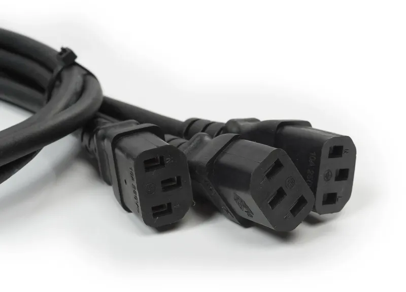 Algam SPLIT-IEC-3X Split 3 IEC connectors 2.4m